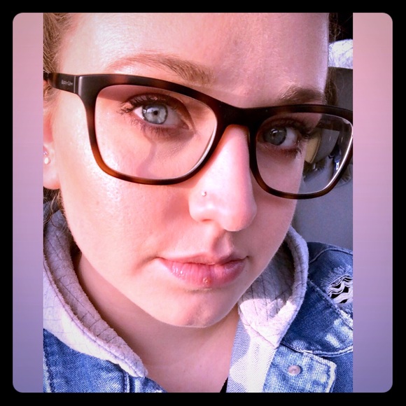 Meet your Posher, Laura - Picture 1 of 1